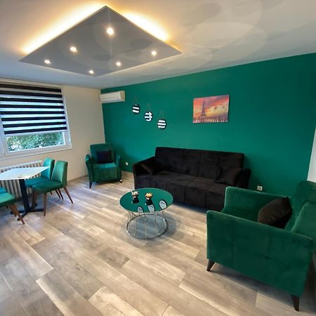 Apartman Omar Stan Na Dan Besplatan Parking 사라예보 외부 사진