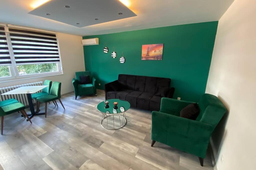 Apartman Omar Stan Na Dan Besplatan Parking 사라예보 외부 사진