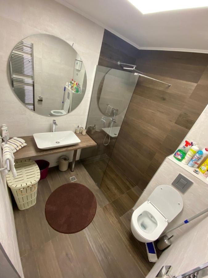Apartman Omar Stan Na Dan Besplatan Parking 사라예보 외부 사진