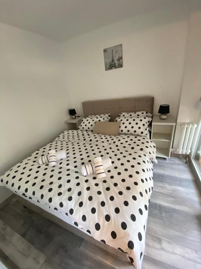 Apartman Omar Stan Na Dan Besplatan Parking 사라예보 외부 사진
