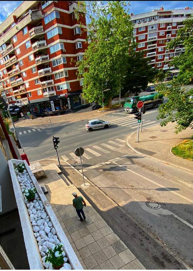 Apartman Omar Stan Na Dan Besplatan Parking 사라예보 외부 사진