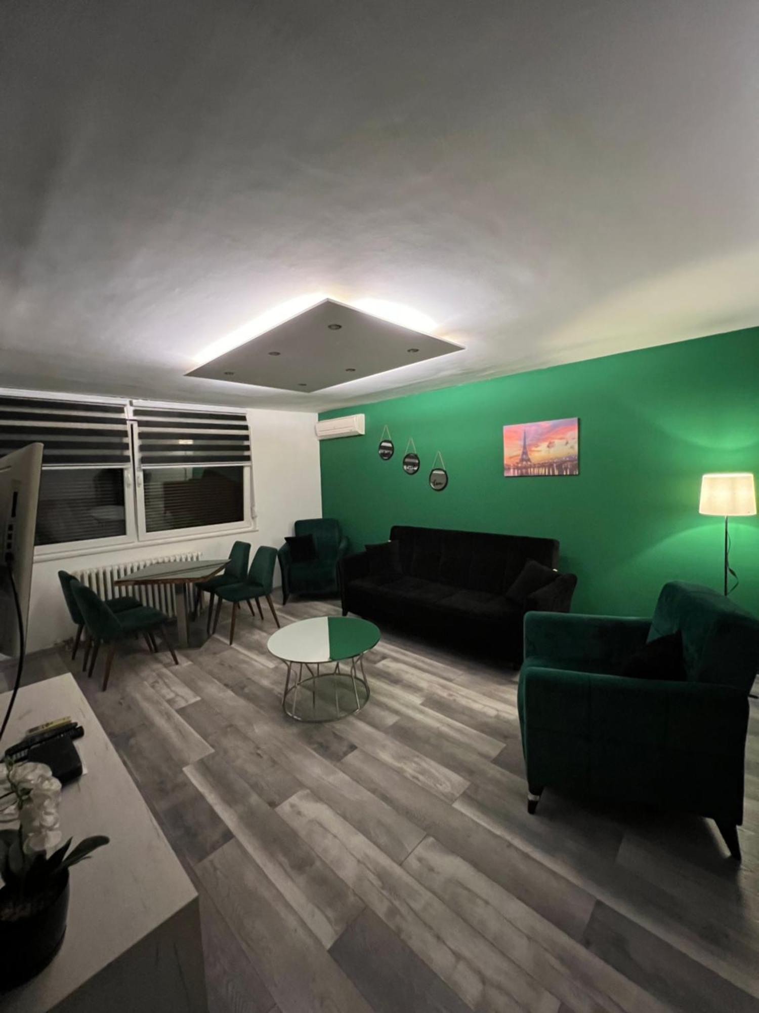 Apartman Omar Stan Na Dan Besplatan Parking 사라예보 외부 사진