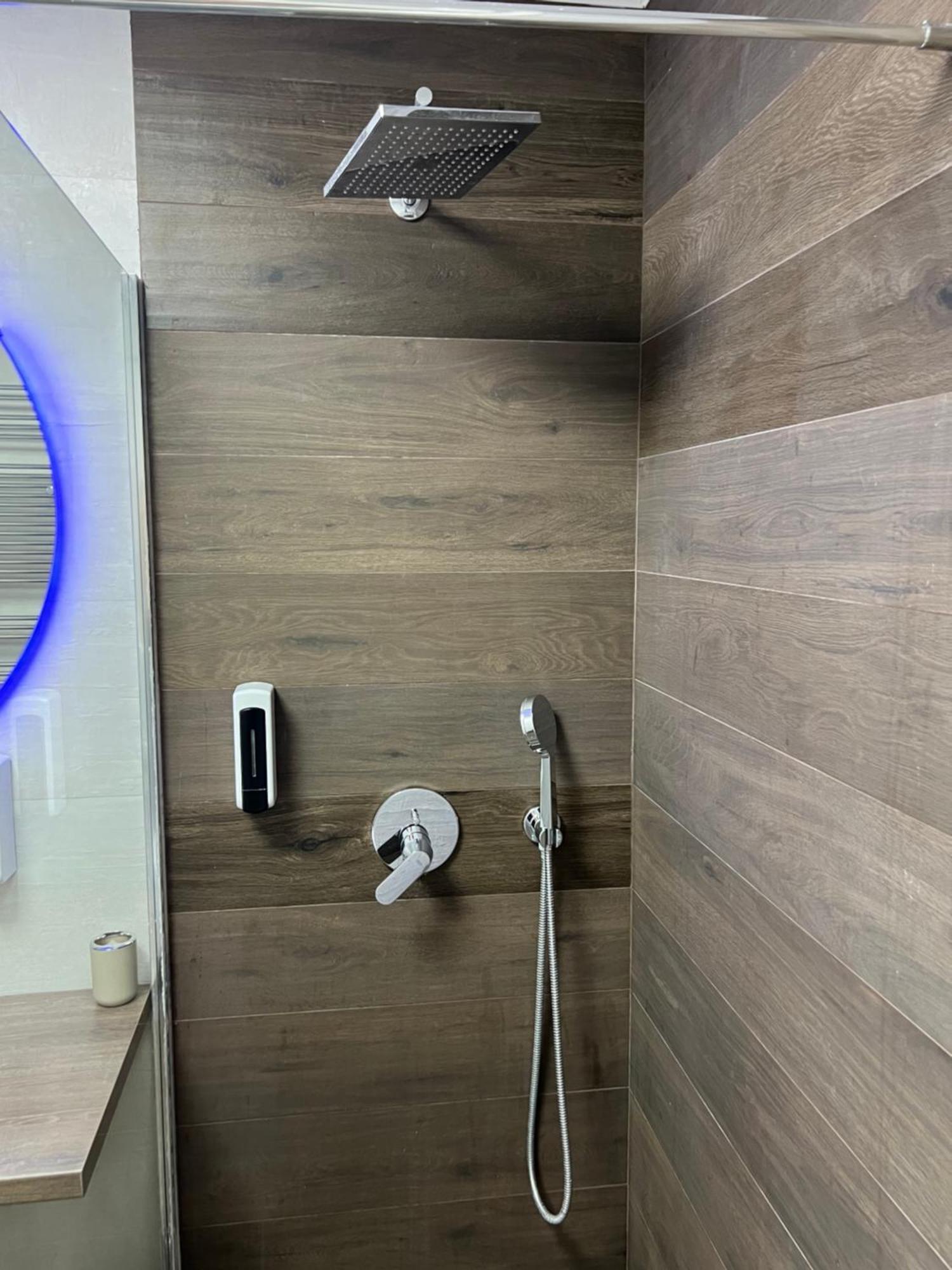 Apartman Omar Stan Na Dan Besplatan Parking 사라예보 외부 사진