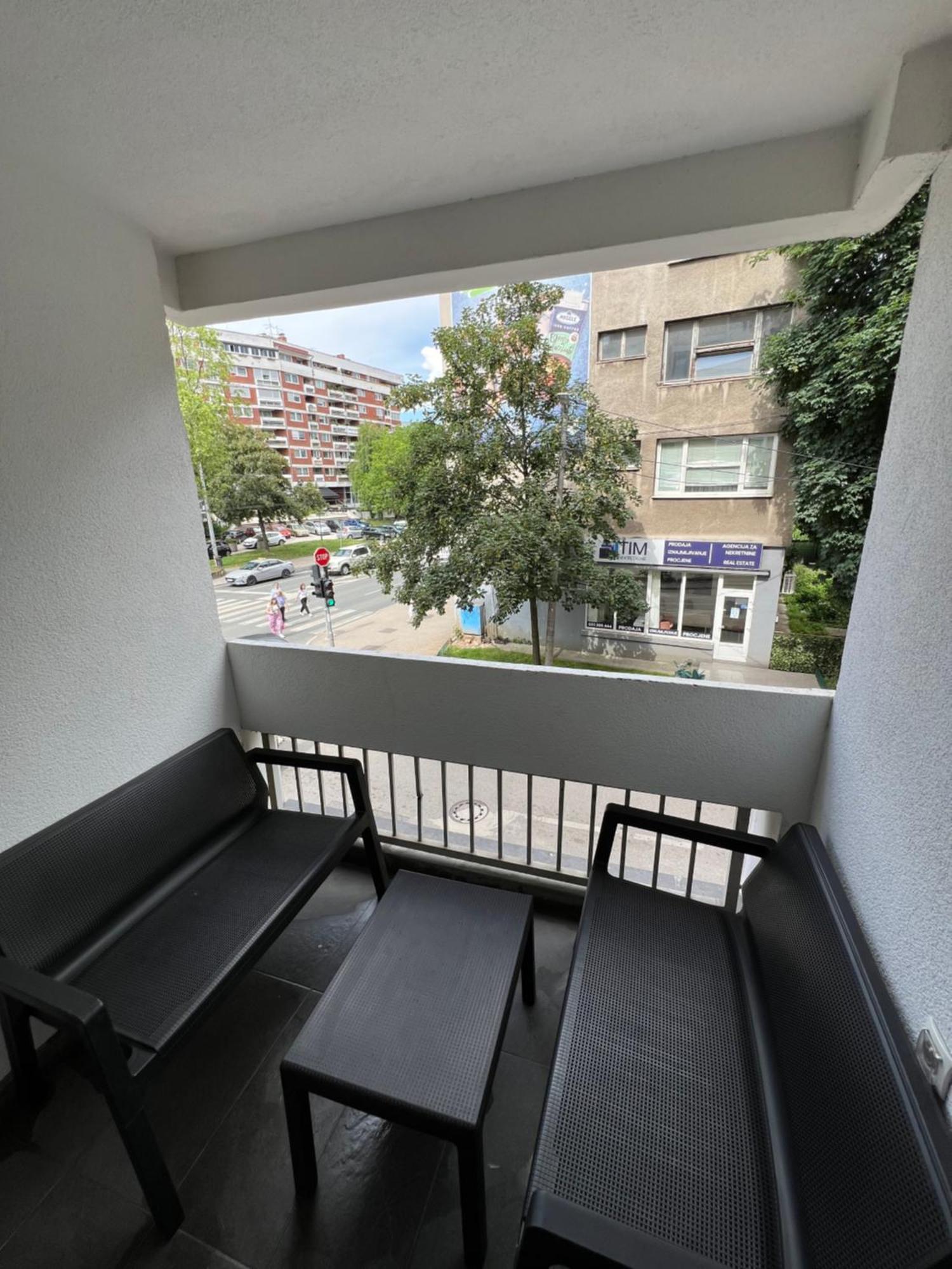 Apartman Omar Stan Na Dan Besplatan Parking 사라예보 외부 사진